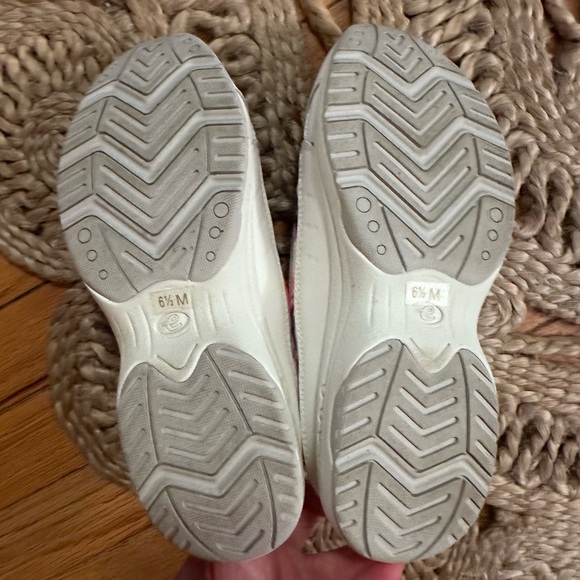 Women's Easy Spirit, Traveltime525 Clog  Natural Floral Fabric Leather - Picture 5 of 6